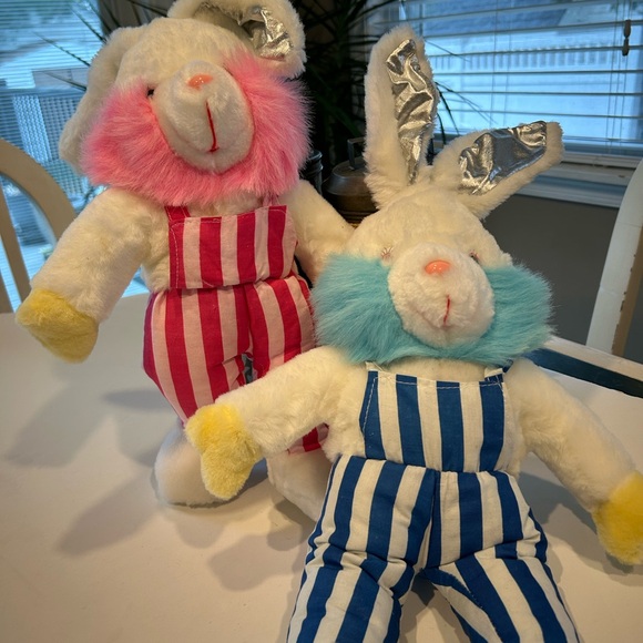 ADORABLE EASTER BUNNY DUO IN COORDINATING OUTFITS - Picture 3 of 7